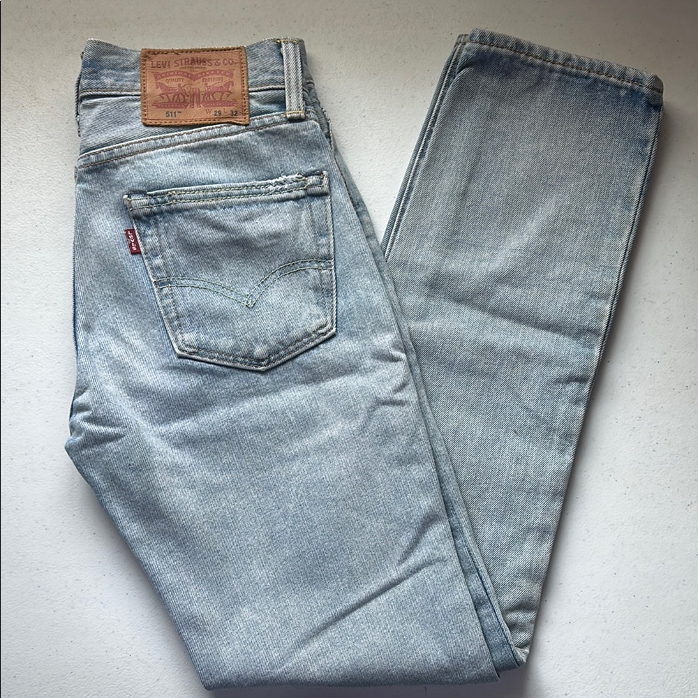 Levi's Women's Straight Leg Jeans in Light Blue Wash
